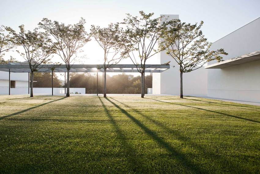 Padre Rubinos Social Charity Institution Headquarters / Elsa Urquijo Architects Padre Rubinos Social Charity Institution Headquarters / Elsa Urquijo Architects